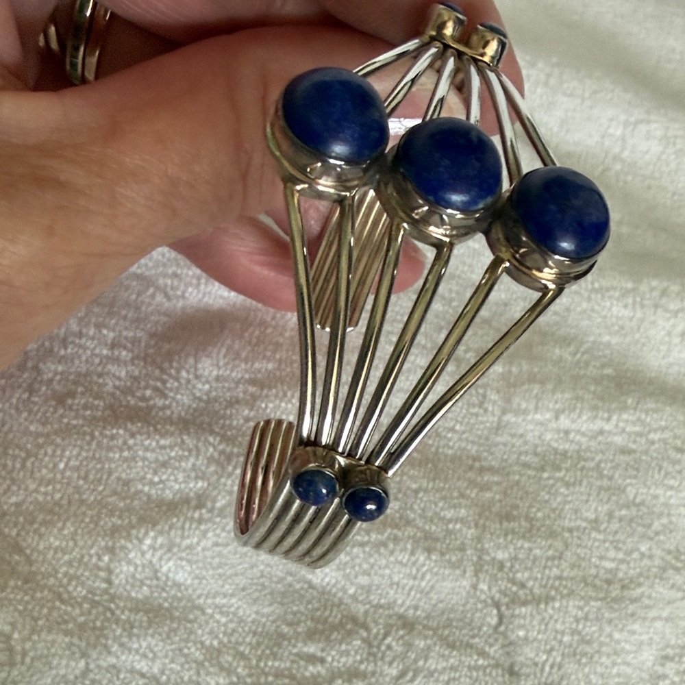 Elegant Silver and Blue Jewelry Set - Picture 5 of 9